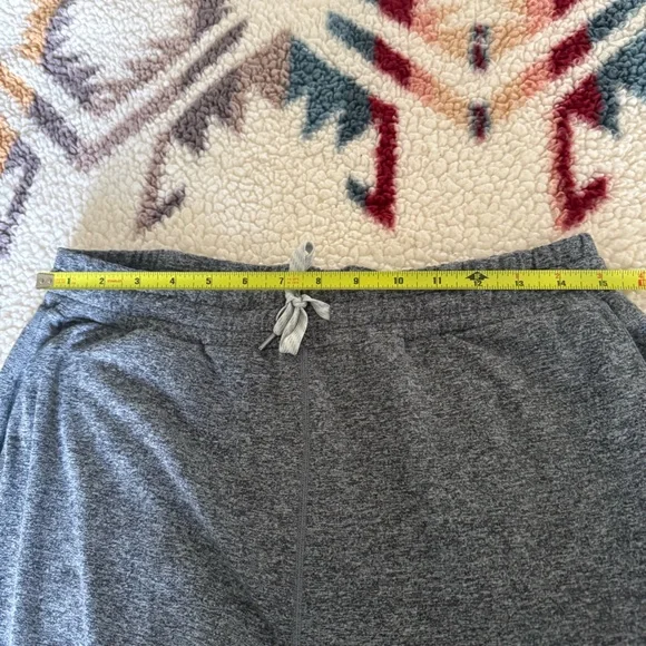 Vuori Women’s Performance Jogger Size Medium Gray Heather - Picture 8 of 12